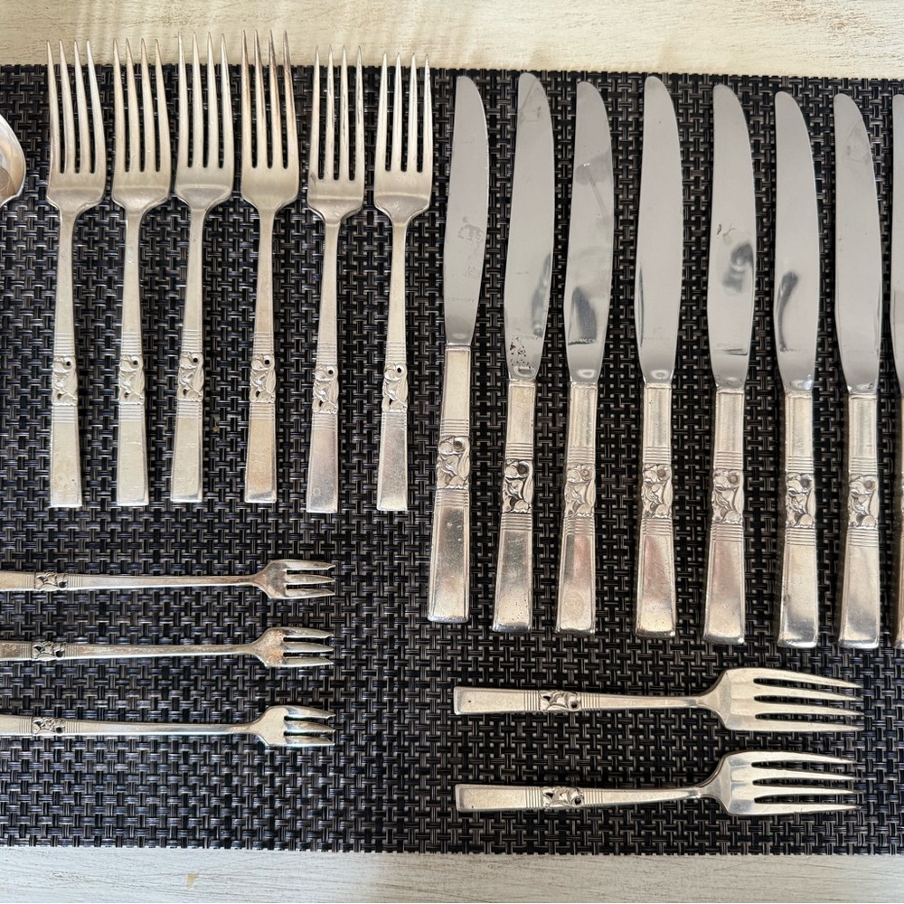 Oneida Morning Star utensils including  ladle.